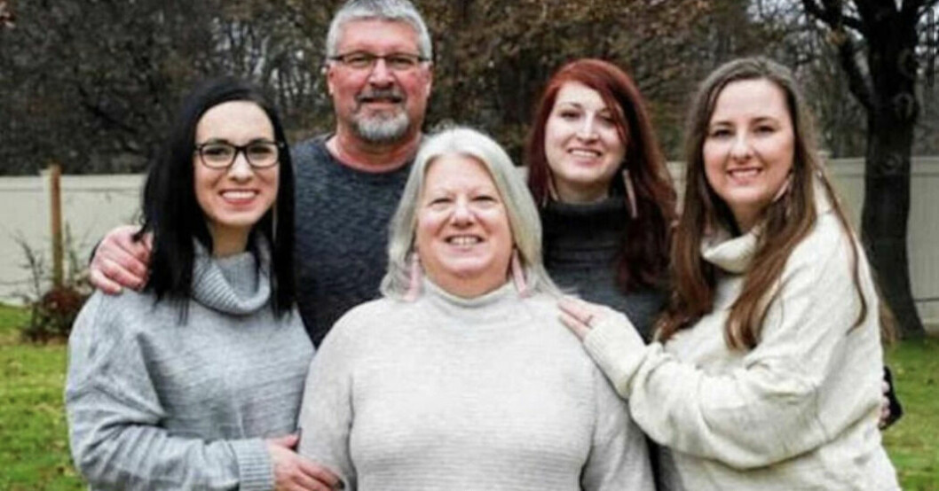 Föräldrarna Bill och Gina tog sin an Stephanie efter att de träffats i kyrkan. Stephanie med sin nya familj.