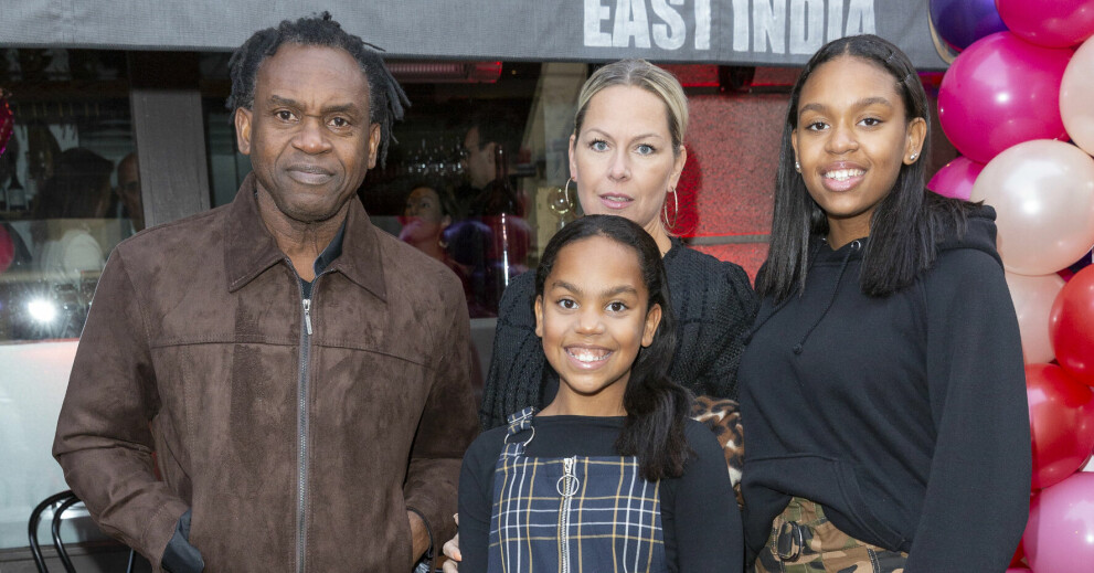 Dr Alban med familjen. DR ALBAN