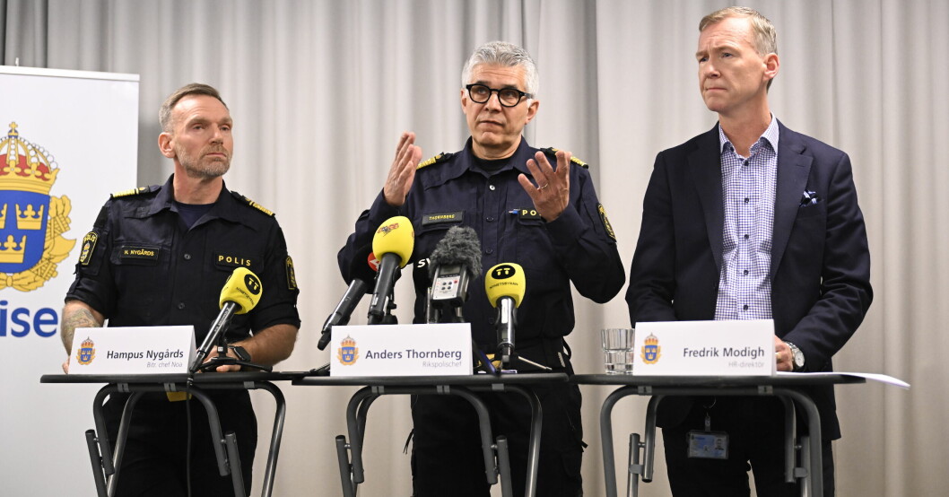 Presskonferens med rikspolischefen Anders Thornberg (mitten), biträdande Noa-chef Hampus Nygårds (vänster) och HR-chef Fredrik Modigh (höger). Presskonferens med rikspolischefen Anders Thornberg (mitten), biträdande Noa-chef Hampus Nygårds (vänster) och HR-chef Fredrik Modigh (höger).