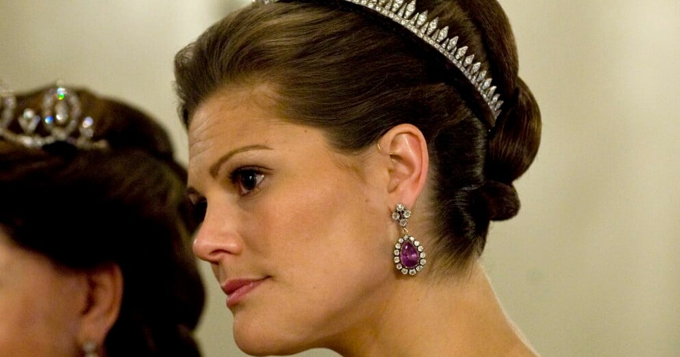 Ser du ringen på Victorias öra? KRONPRINSESSAN VICTORIA