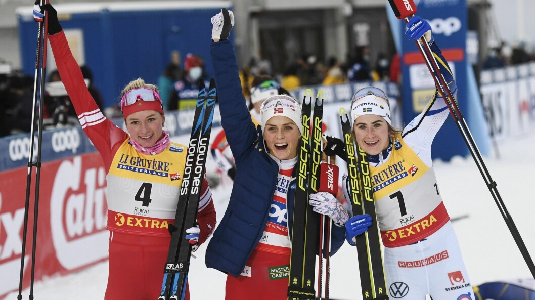 <strong>Ebba Andersson tog pallplats. Efteråt beskyllde Linn Svahn henne för att ha orsakat svenskornas krasch.</strong> Tatiana Sorina, Therese Johaug och Ebba Andersson på bild efter målgången i Ruka.