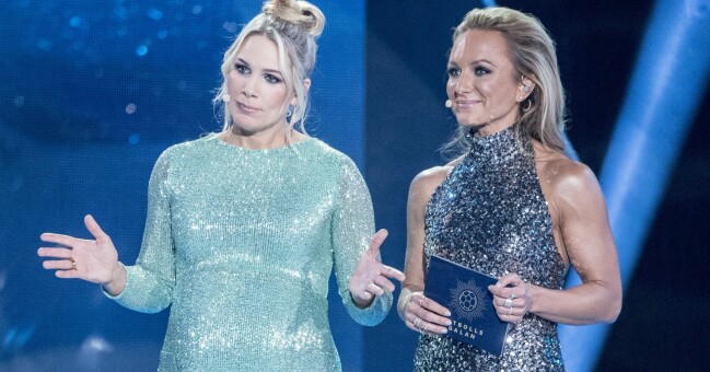 Frida Nordstrand (t.h.) har jobbat mycket ihop med TV4-kollegan Anna Brolin (t.v.). Exempelvis under vinterns fotbolls-VM, då båda var programledare. Här leder de Fotbollsgalan 2017 tillsammans. Frida Nordstrand (t.h.) har jobbat mycket ihop med TV4-kollegan Anna Brolin (t.v.). Exempelvis under vinterns fotbolls-VM, då båda var programledare. Här leder de Fotbollsgalan 2017 tillsammans.