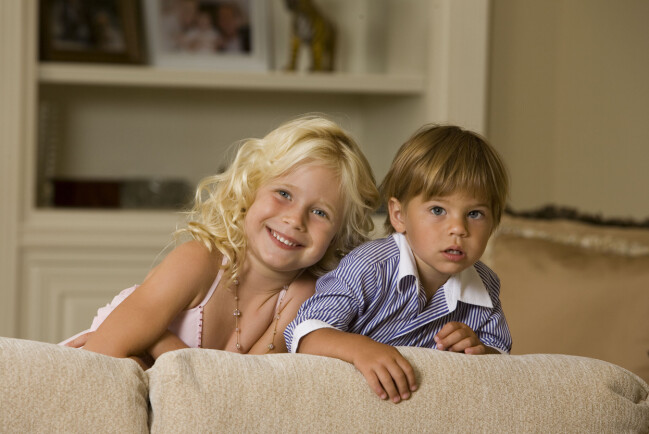 <em>Elli Yeager och Ethan Anka i deras barndomshem 2007</em>
