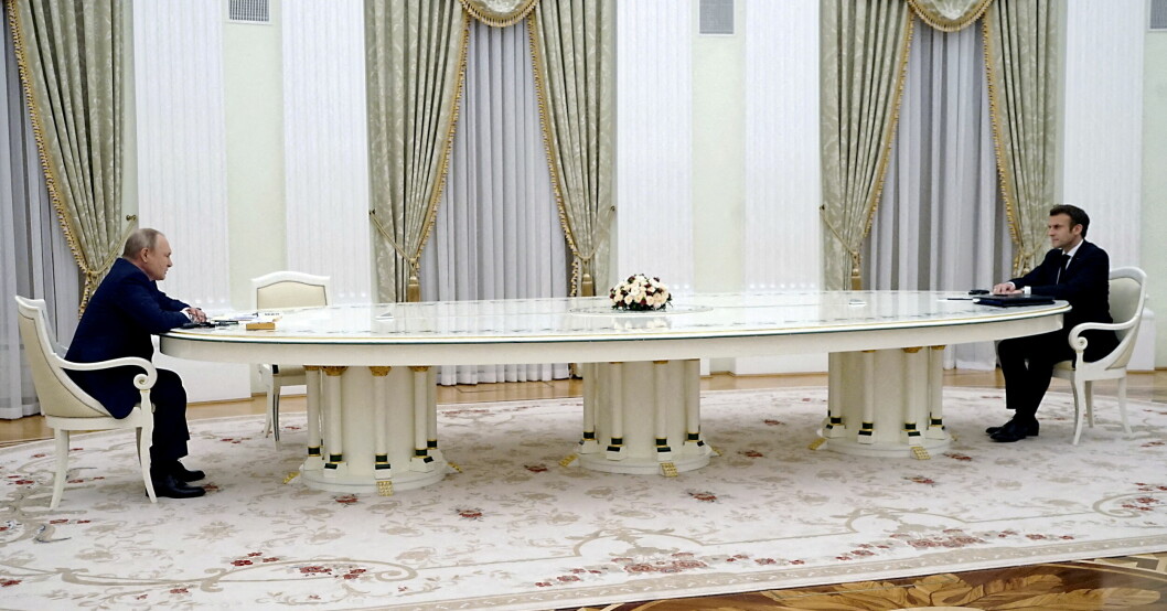 Vladimir Putin och Emmanuel Macron hade ett riktigt långbord under ett möte i februari tidigare i år. Vladimir Putin och Emmanuel Macron