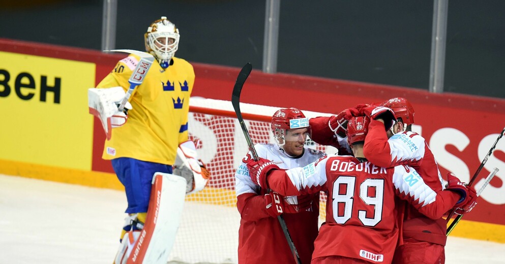 Danskt firande under matchen mot Sverige. Danmark firar sitt mål under matchen mot Sverige.