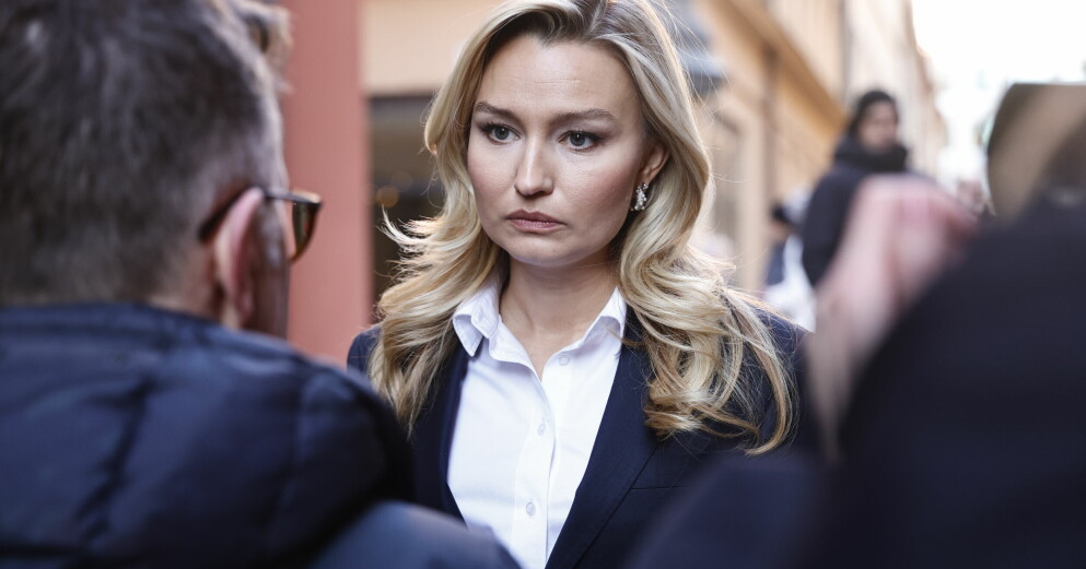 Ebba Busch rasar efter Leif GW Perssons kritik och skriver att han inte kan ett pillekvitt om hennes skjutkunskaper. Ebba Busch