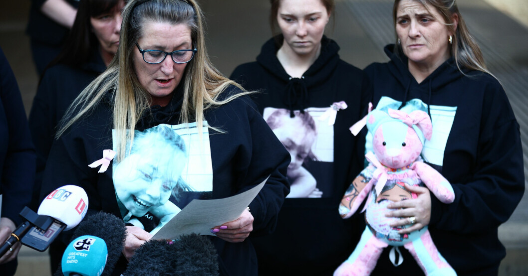 Mamman Cheryl höll tal utanför rätten efter att Thomas Cashman fått sitt straff. Mamman Cheryl höll tal utanför rätten efter att Thomas Cashman fått sitt straff.