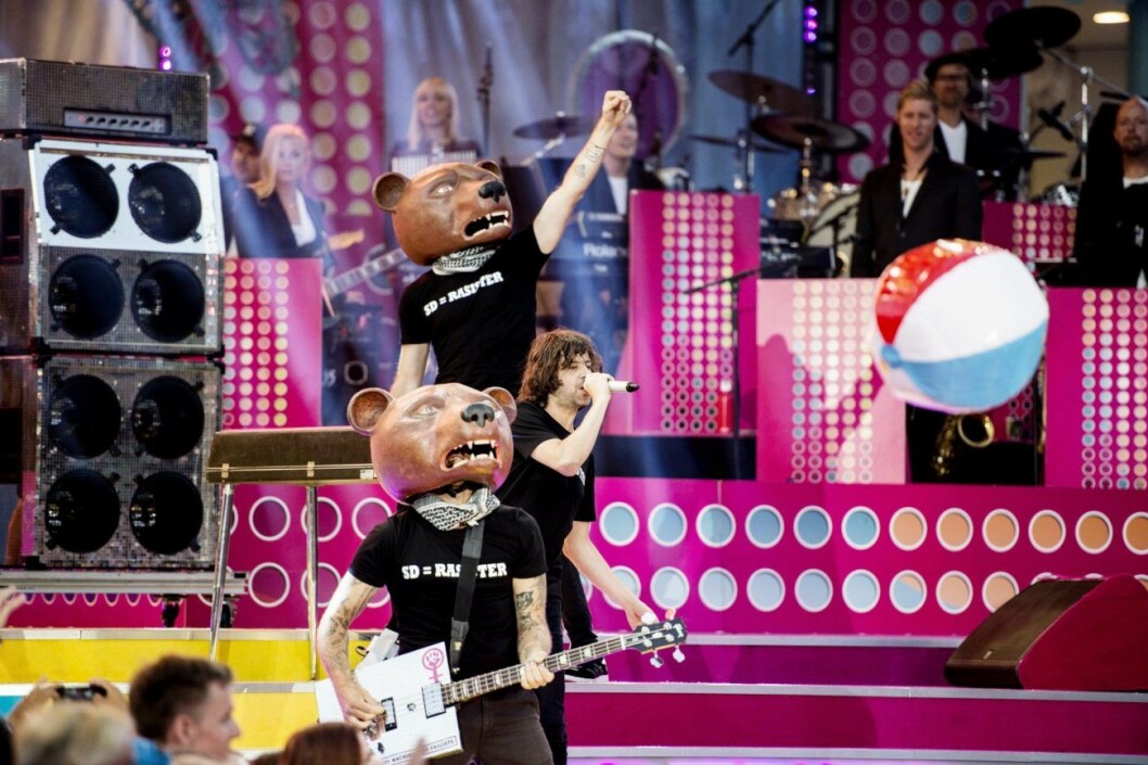TV4 försökte stoppa tröjorna in i det sista, men Teddybears vägrade ändra. Teddybears Sommarkrysset
