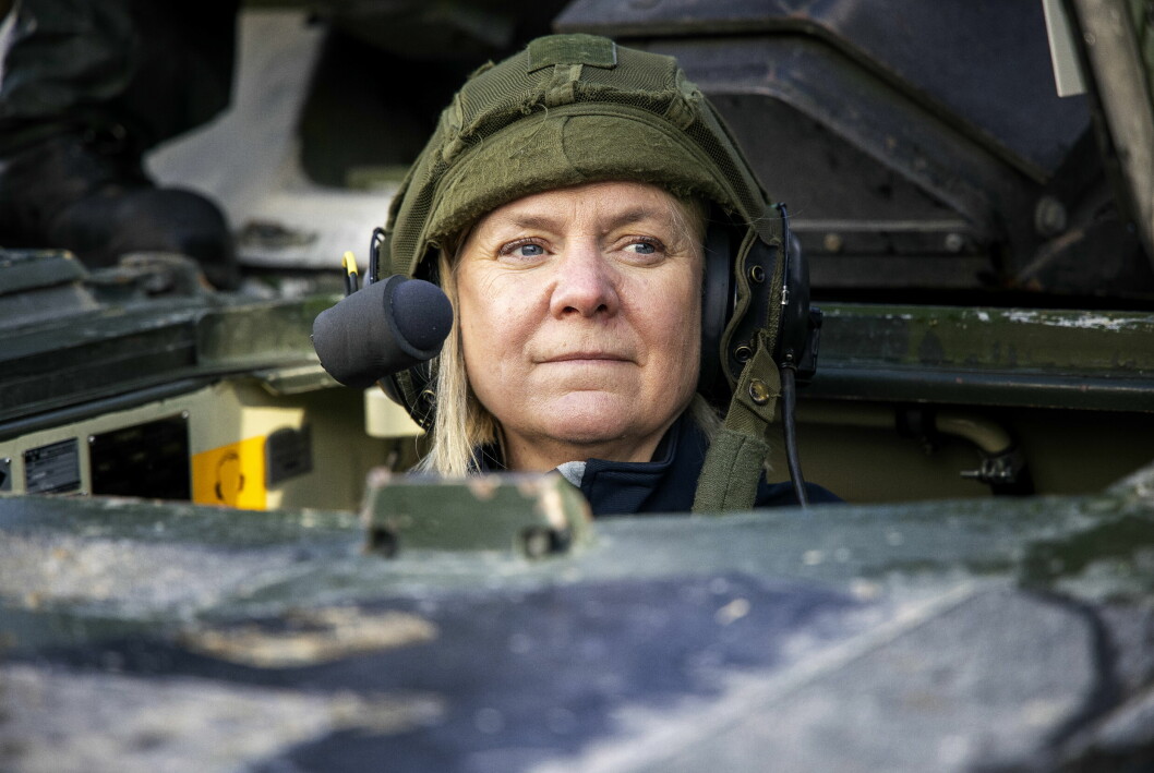 Svenskt pansar klär statsministern. Det är åtminstone en sak som är säker.