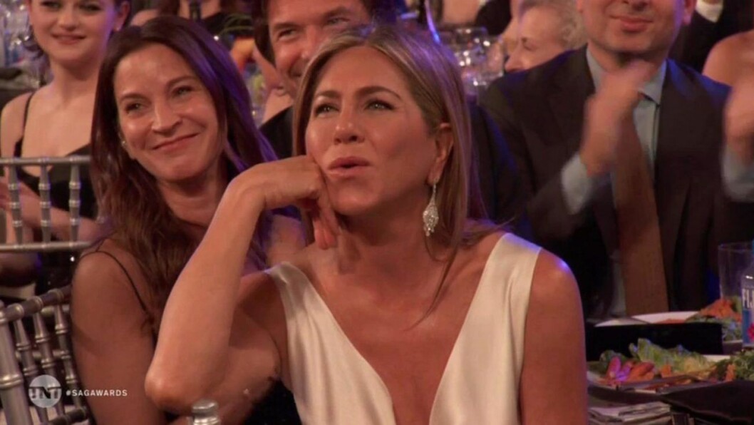 Jennifer Aniston jublade under ex-maken Brad Pitts tal på SAG-galan. Jennifer Aniston jublade under ex-maken Brad Pitts tal på SAG-galan.
