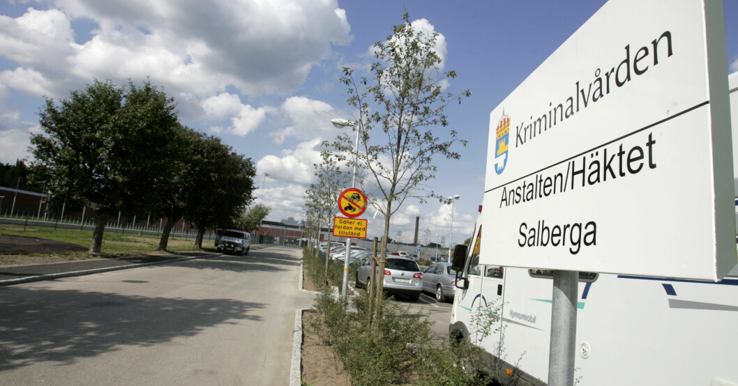 De inblandade medarbetarna jobbar på kriminalvårdens anstalt Salberga utanför Sala. Kriminalvårdens skyld vid Salberga-anstalten.
