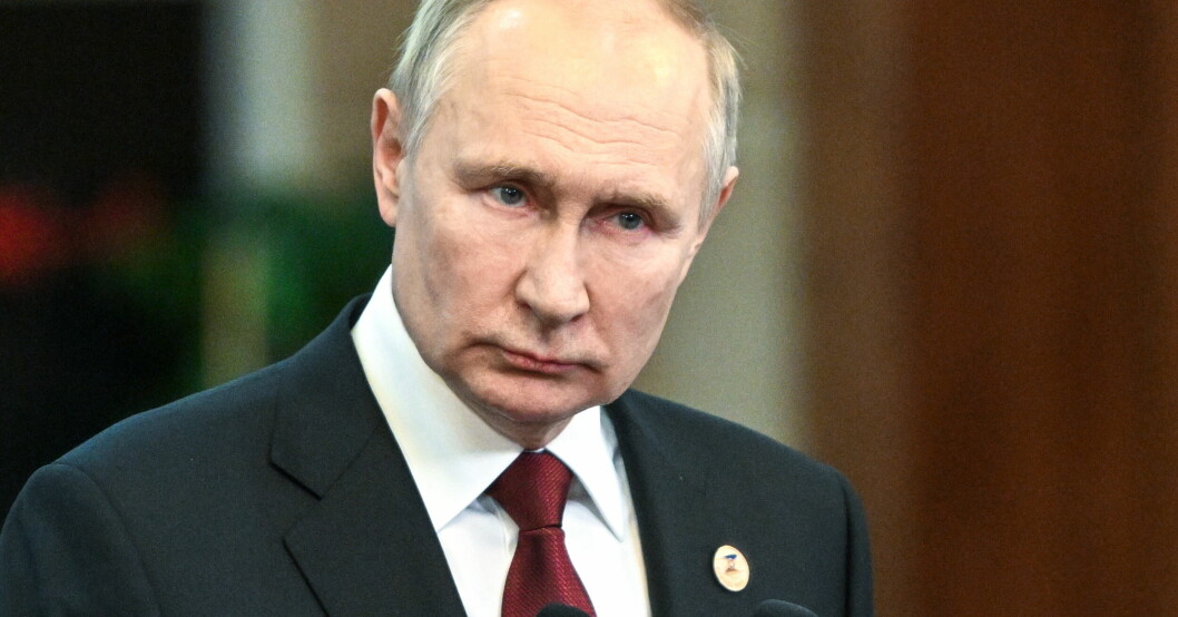 Vid flera tillfällen har Vladimir Putin föreslagit ett skriftligt avtal som ska bli slutet på kriget i Ukraina. Ukrainas president Volodomyr Zelenskyj har dissat förslagen från Moskva. Vladimir Putin, inzoomad porträtt bild.