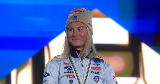 Maja Dahlqvist på prispallen efter damernas sprint. Maja Dahlqvist.