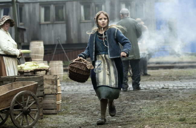 Kerstin Lindén i rollen som Lill-Märta i filmen <em>Utvandrarna</em>. Kerstin Linden i filmen Utvandrarna
