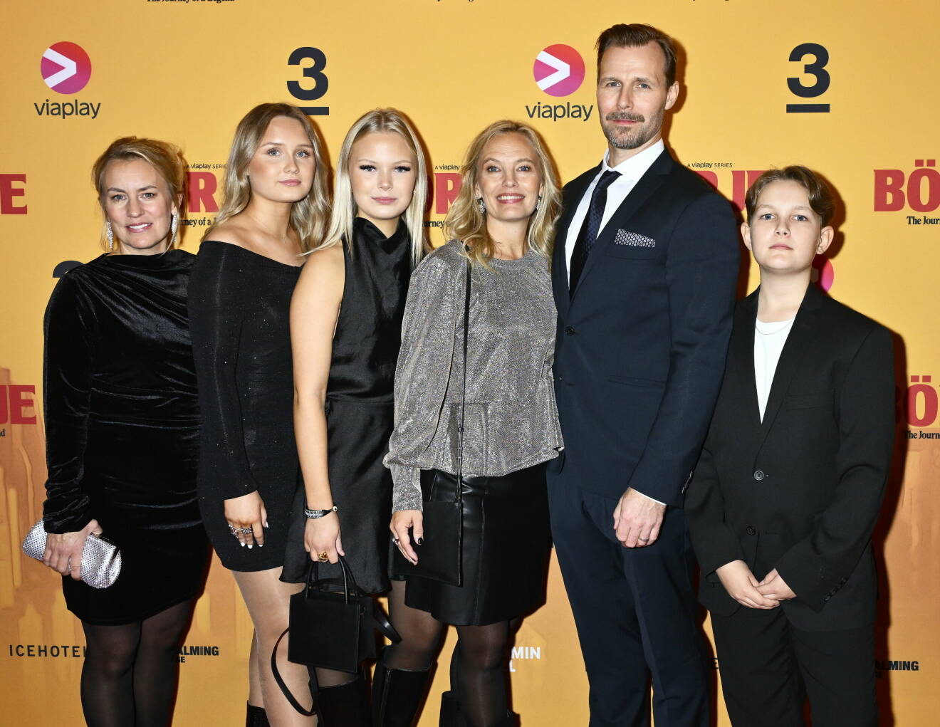 Anders Salming med familj på premiären av Viaplay-serien Börje.