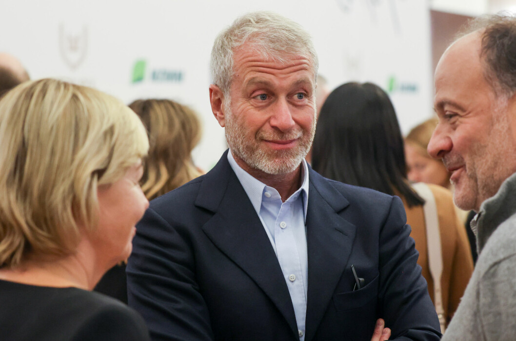Roman Abramovich, 55, är världens 142 rikaste man – och ingår i Putins nära krets.