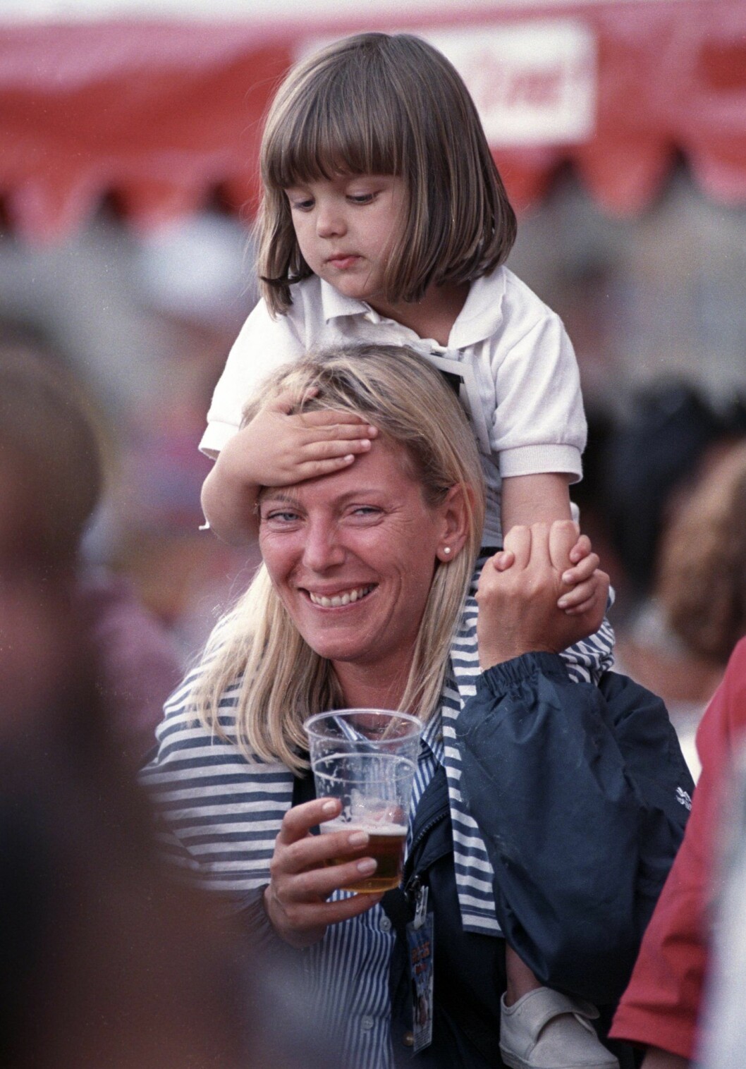 Enda bilden på Louise och dottern Agnes på offentlig bildbyrå, fotad 1994. Foto: MAGNUS FOND