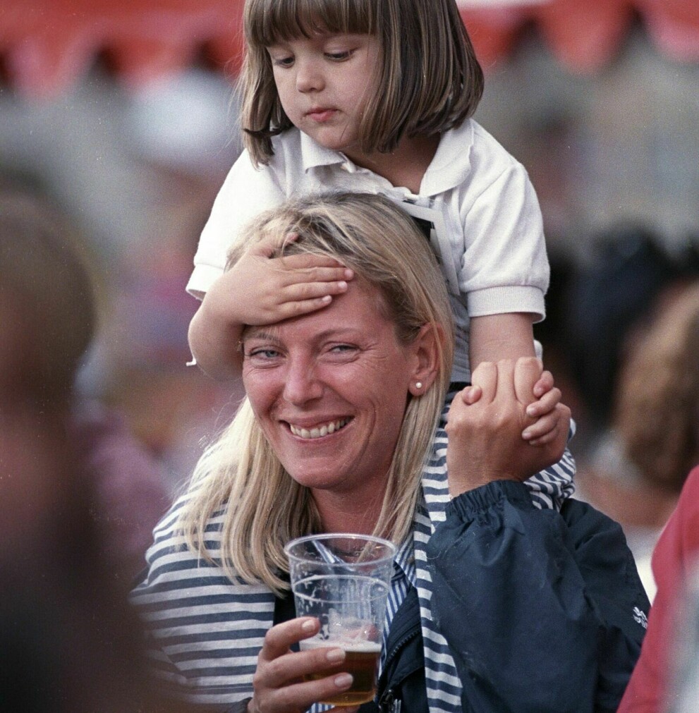 Det här är den enda bilden som finns på Lollo från TT. Här är hon med dottern Agnes som var fyra år när bilden togs. LOLLO UGGLA
