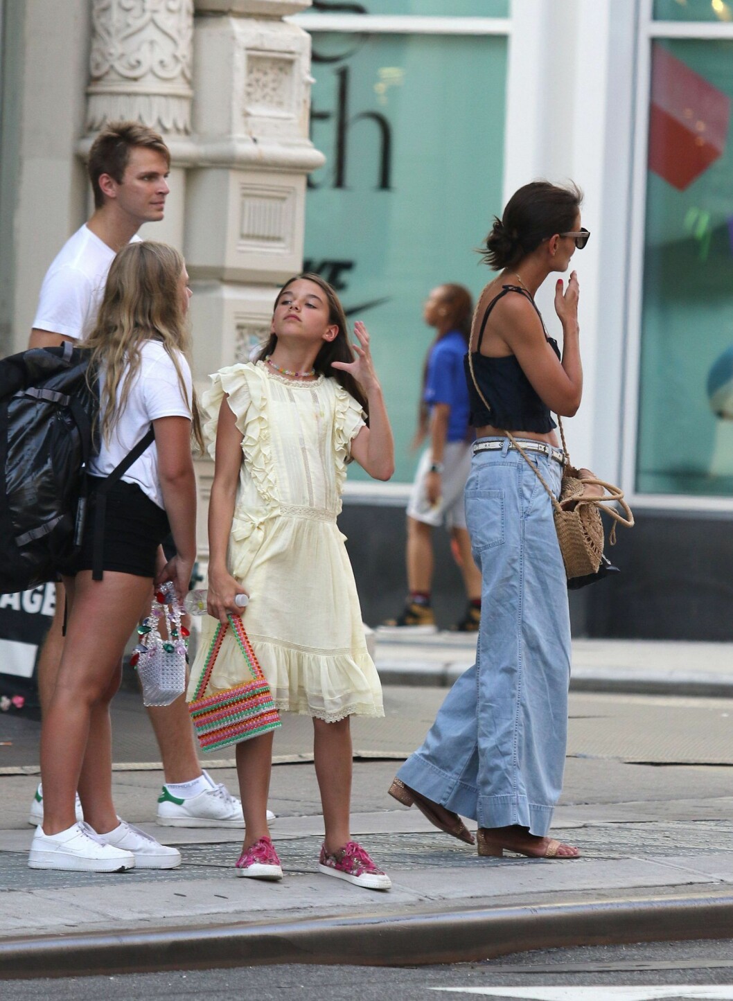 Suri och Katie njöt av en shoppingdag i SoHo där de bland annat kikade efter nya smycken. Suri Cruise med Katie Holmes