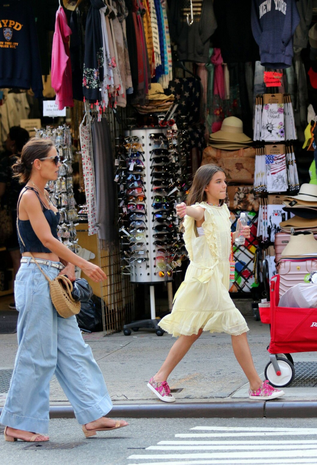 Mor och dotter-tid för Katie och Suri. Suri Cruise med Katie Holmes