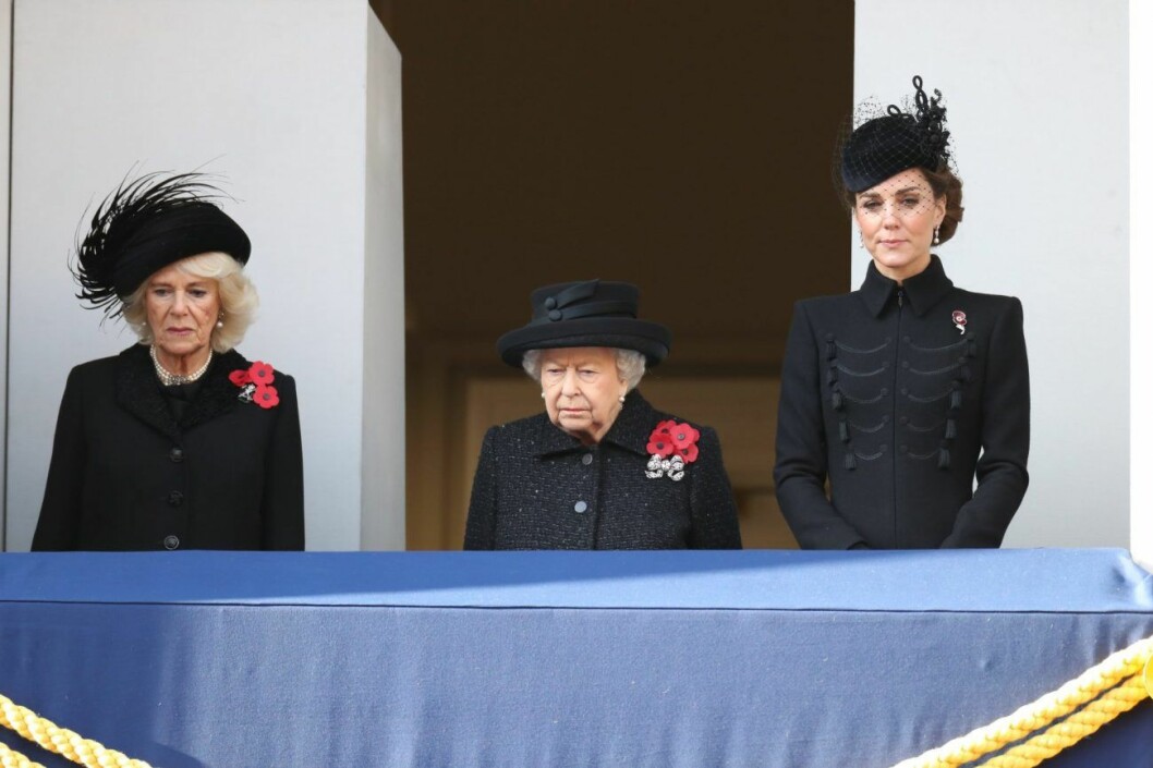 Kate Middleton stod på en egen balkong tillsammans med drottning Elizabeth och Camilla.