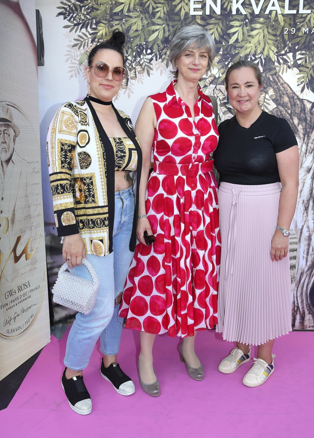 Kim med Malin och Klara. FOTO: Eero Hannukainen/TT