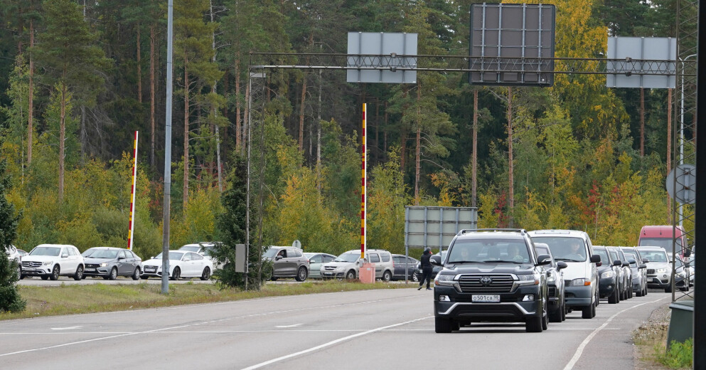 Bilköer från Ryssland till den finländska gränsen Bilköer till gränsen.