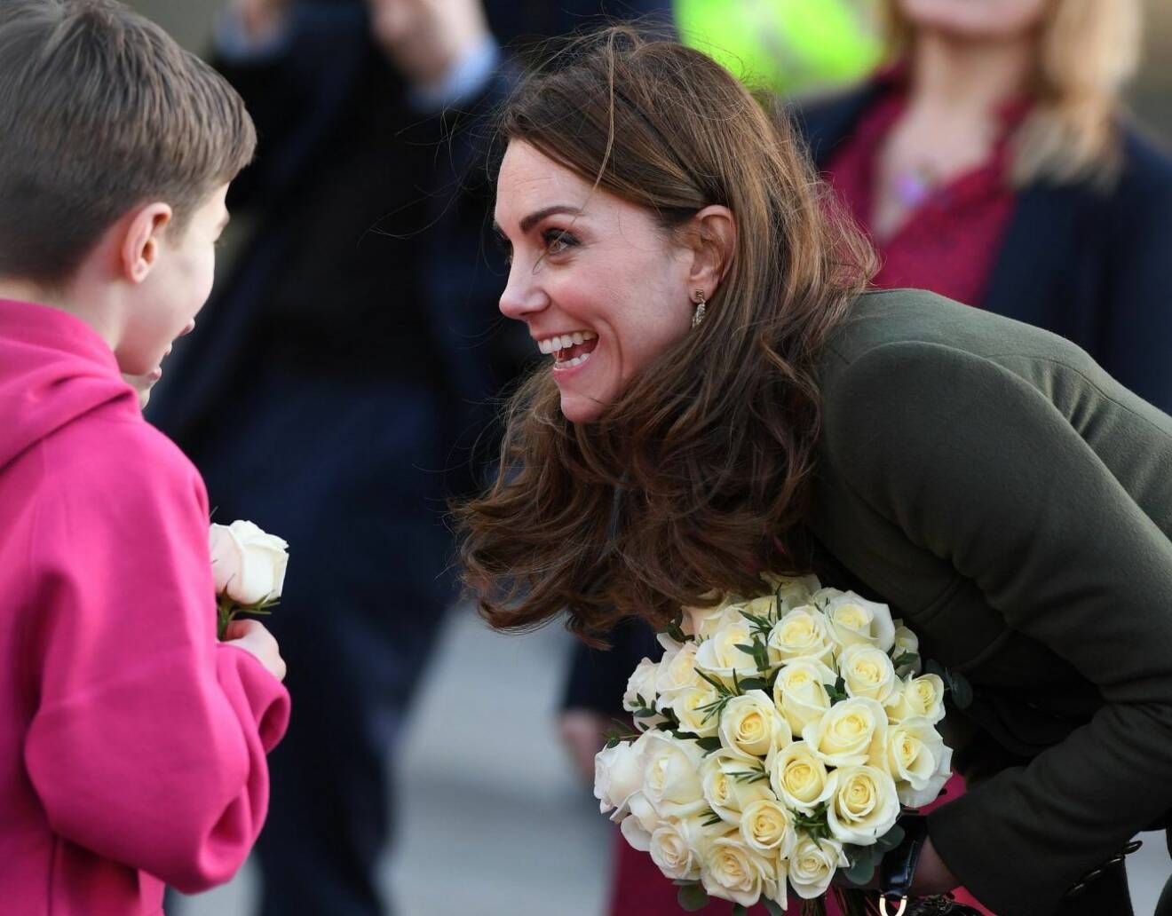 Kate Middleton tycker om att träffa sina unga fans. 