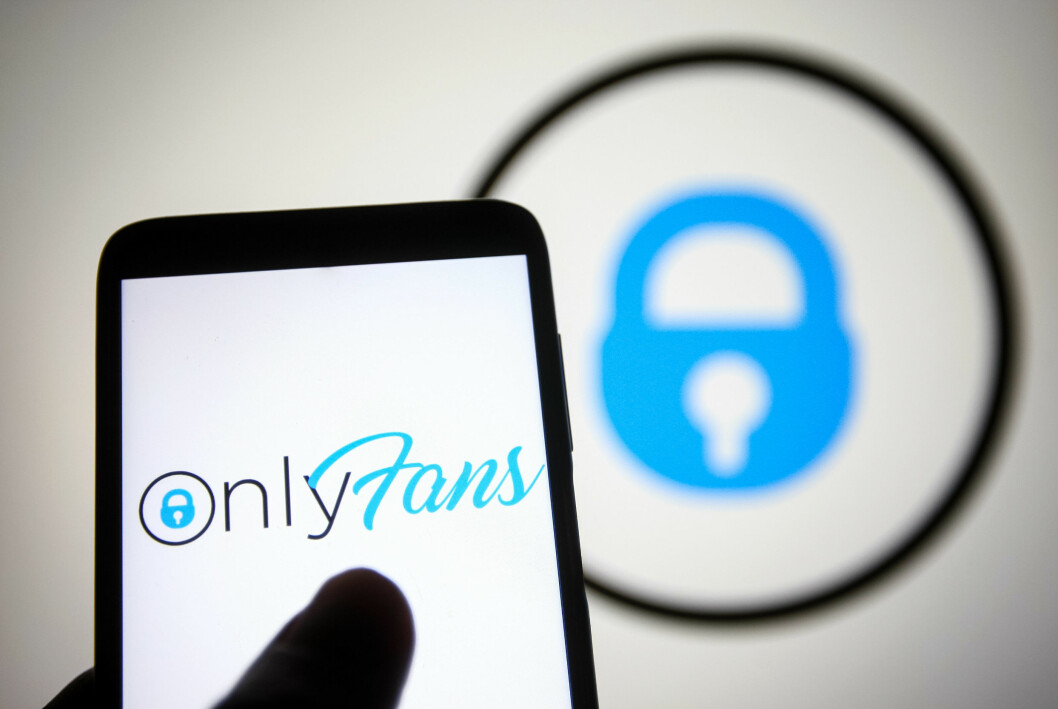 Onlyfans meddelar att de ska förbjuda explicit pornografiskt innehåll. Något som drabbar många av plattformens användare.
