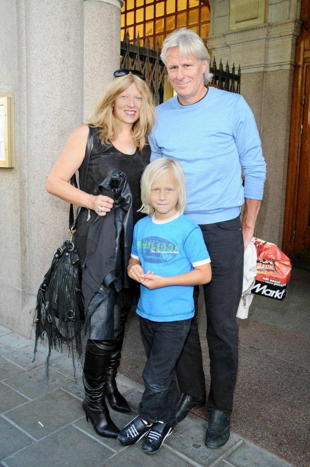 Björn och Patricia Borg med sonen Leo på premiär 2009. Foto: Fredrik Hessman/TT Björn Borg Leo Borg