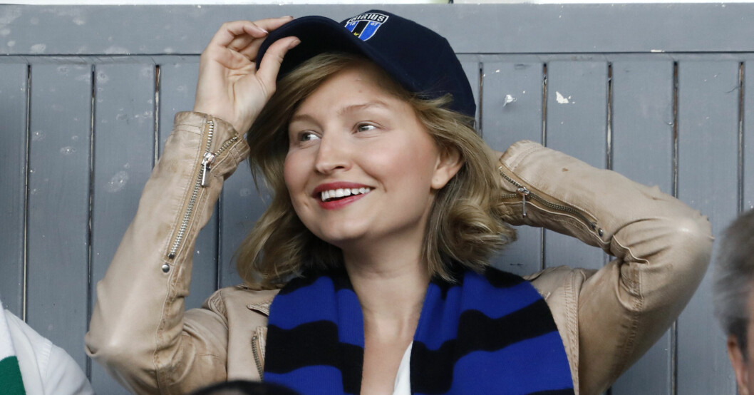 Ebba Busch Thor och hejade på sin dåvarande man Niklas Busch Thor när han spelade fotboll för sitt IK Sirius i allsvenskan.