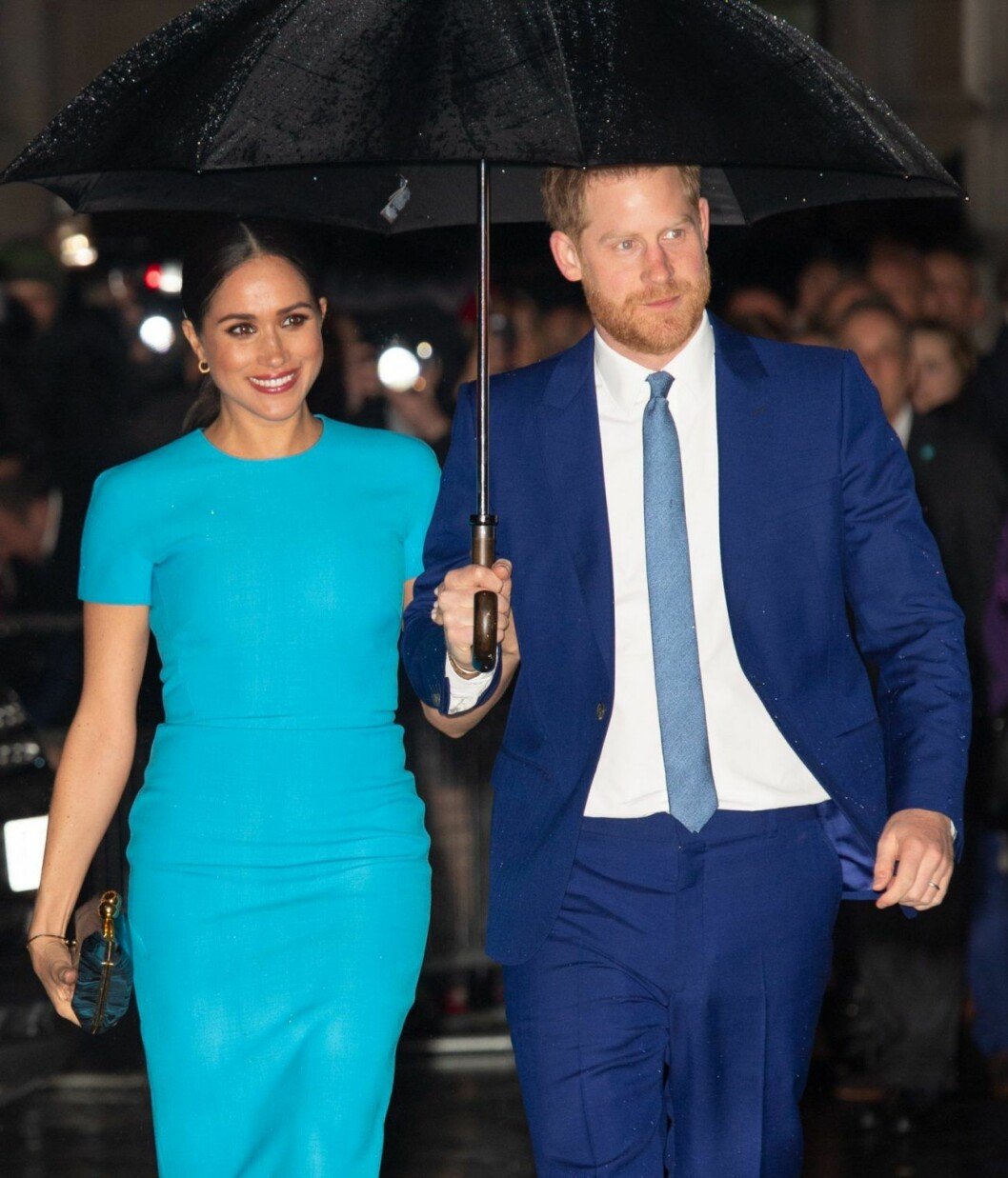 Prins Harry och Meghan Markle har landat på brittisk mark. Meghan Markle och prins Harry