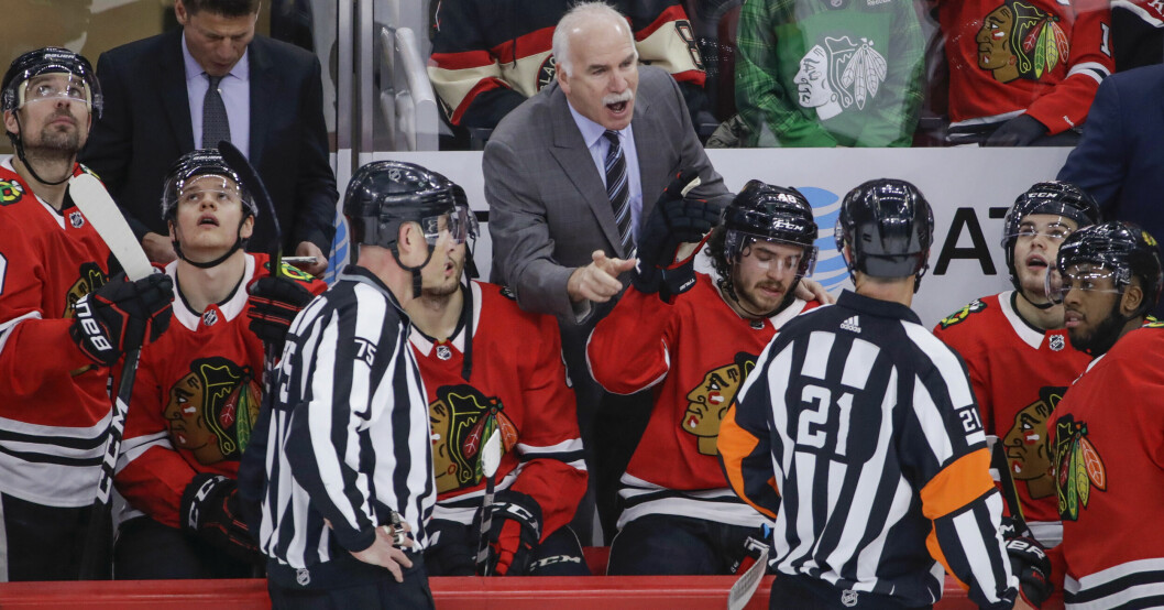 Joel Quenneville vann tre Stanley Cup som huvudtränare för Chicago Blackhawks. Han har tidigare sagt att han inte visste om att Brad Aldrich anklagats för sexuella övergrepp, vilket enligt rapporten är en lögn. Joel Quenneville