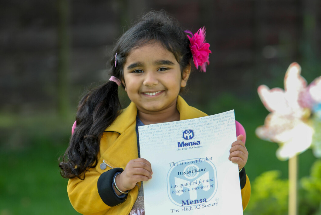 Mensamedlemmen Dayaal Kaur, 4. Hon blev Mensamedlem på sin fjärde födelsedag – men hon klarade inträdesprovet som treåring.