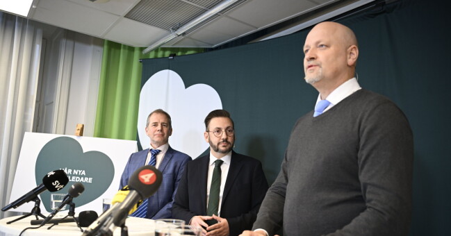 Daniel Bäckström (till höger i bild) föreslås bli förste vice partiorförande. Daniel Bäckström (till höger i bild) föreslås bli förste vice partiorförande.