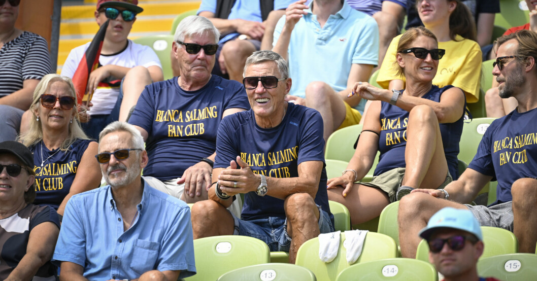 Pappa Börje Salming på plats på friidrotts-EM i München. Ishockeylegendaren Börje Salming har en blå tröja