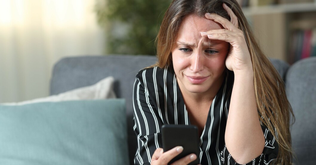 (Genrebild) Dottern fick även höra att hon skulle börja betala sina egna mobilräkningar. I juli fick hon en sprillans ny Iphone X. Kanske är det så här hon tittar på sin mobil nu för tiden? Världens sämsta mamma
