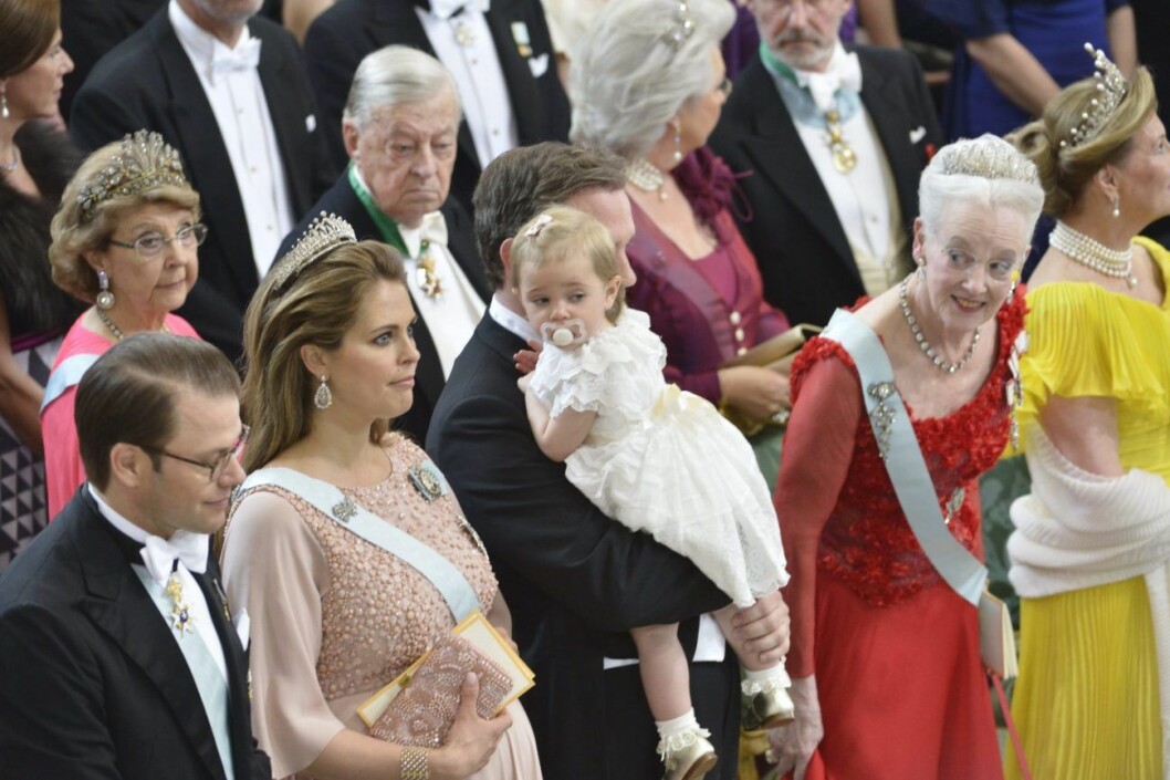 Madeleine var 3 cm öppen när hon var på brodern Carl Philips bröllop, och under vigseln var hon orolig för att vattnet skulle gå. Bara dagar senare föddes sonen Nicolas. Prinsessan Madeleine på Carl Philip och Sofias bröllop