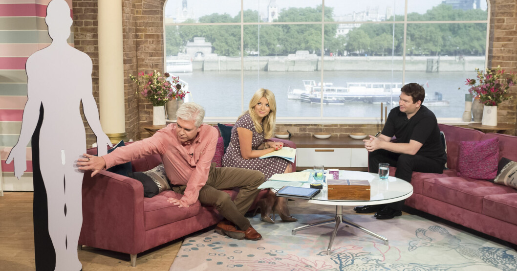 Philip Schofield, Holly Willoughby och Jonah Falcon i ”This Morning”. Det är oklart vad programledaren Philip Schofield gör. Philip Schofield, Holly Willoughby och Jonah Falcon.