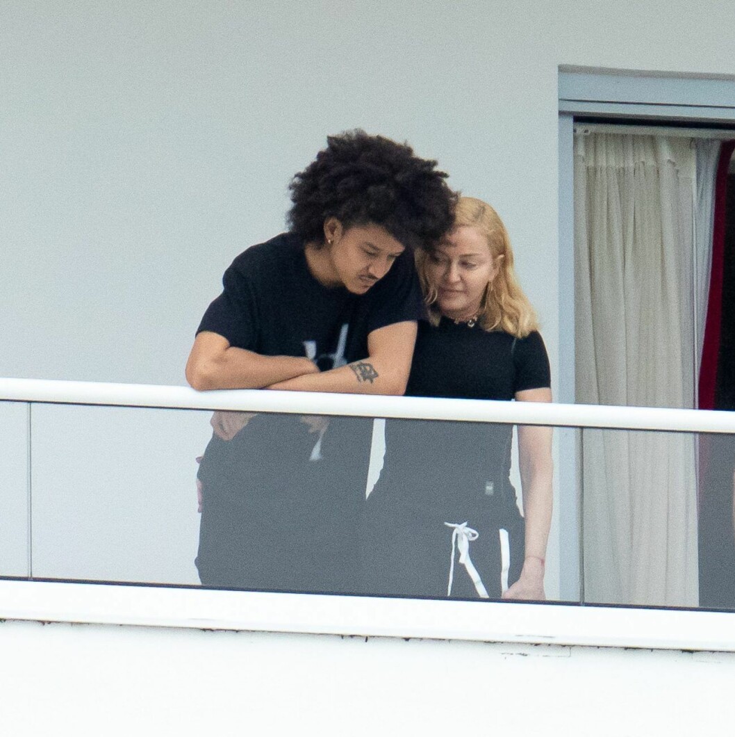 Madonna och 36 år yngre Ahlamalik Williams såg ut att trivas i varandras sällskap och sig nära varandra. Madonna och unga dansaren Williams i Miami