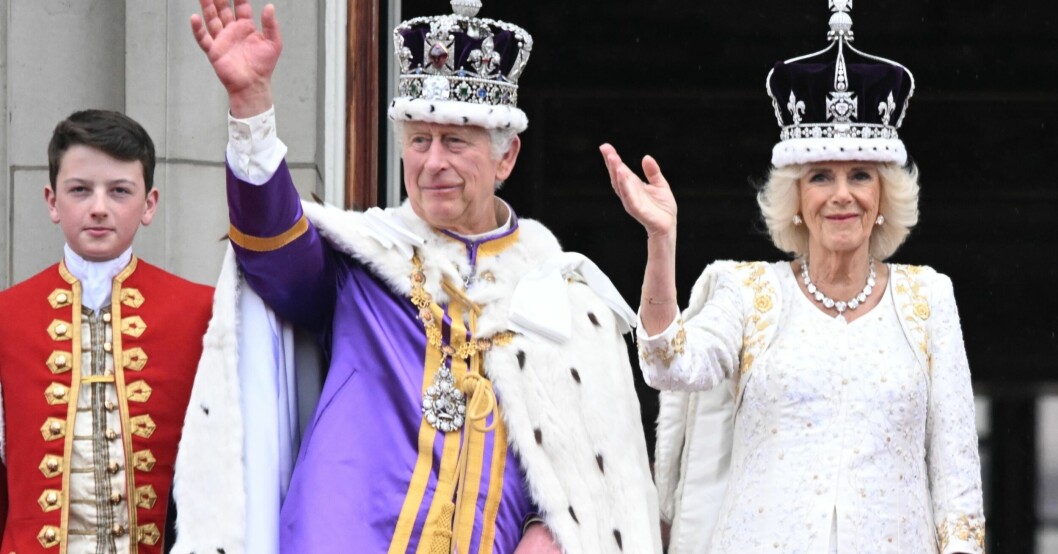 Kung Charles och drottning Camilla tog emot gratulationerna från balkongen i Buckingham Palace efter kröningen.