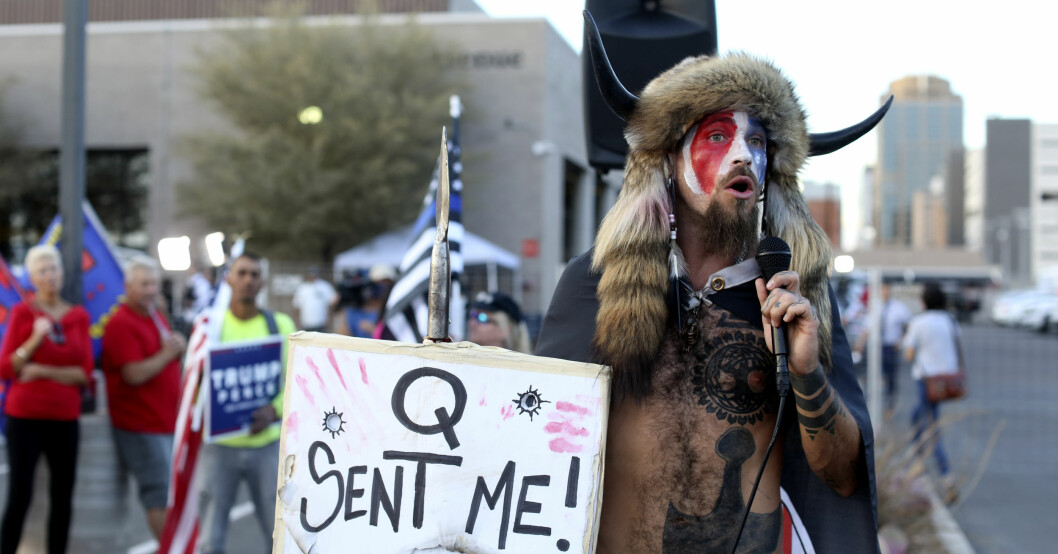Qanon-anhängaren Jake Angeli var en av dem som stormade Kapitolium 6 januari 2021. Jake Angeli