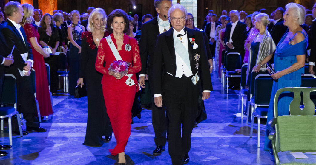 <span class=" bold" data-lab-bold_desktop="bold">Drottning Silvia och kung Carl Gustaf inne i Blå hallen. </span>
