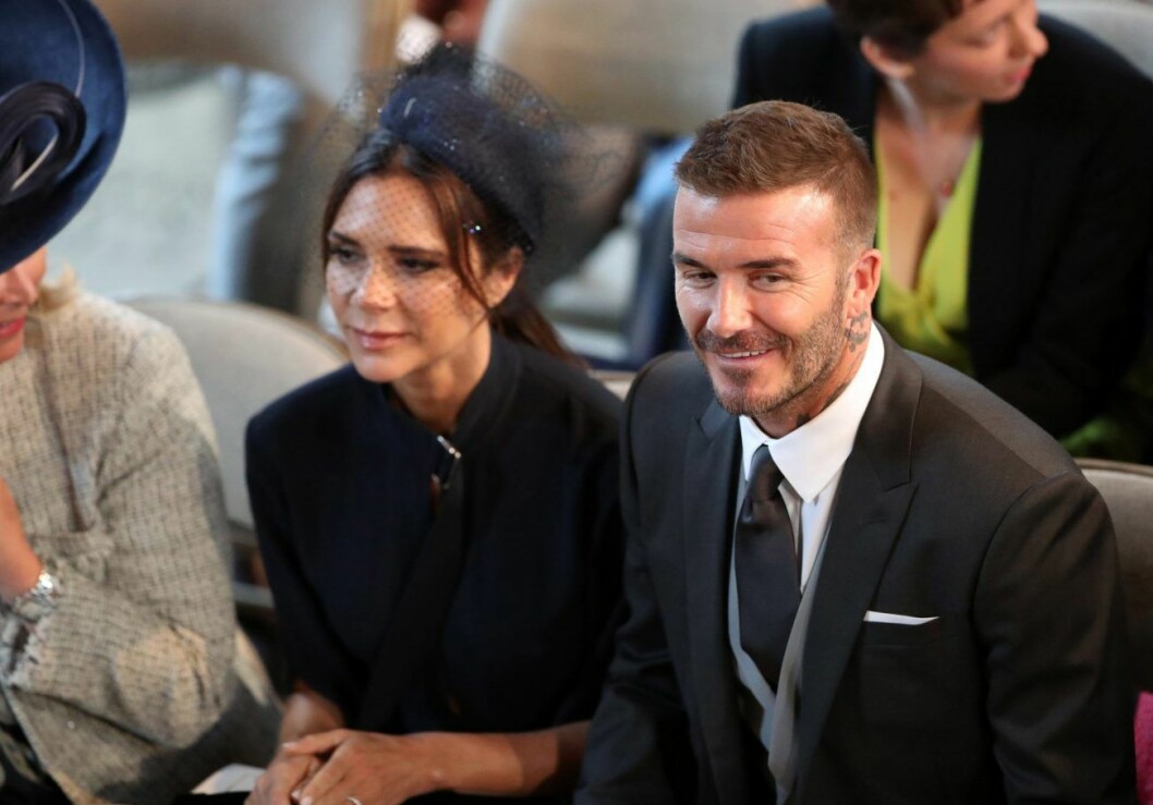 Victoria och David är nära vänner till prins Harry och Meghan Markle, men det har funnits svåra stunder i deras vänskap. Victoria och David Beckham i kyrkan på Harry och Meghans bröllop