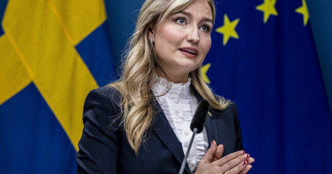 Ebba Busch på pressträffen där förslaget om högkostnadsskydd för höga elpriser lades fram. Ebba Busch på pressträffen där förslaget om högkostnadsskydd för höga elpriser lades fram.