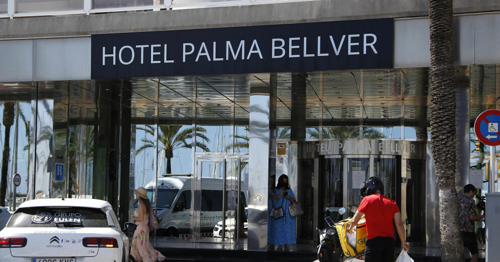 Sophie Burdge tvingades isolera sig på Hotel Palma Bellver. Hon säger att det var både brist på vatten och mat och att hon inte fick beställa hämtmat. Hotel Palma Bellver
