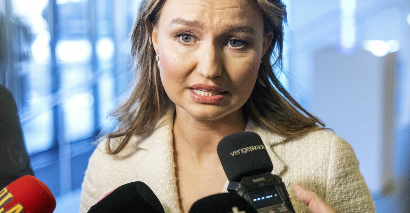 Ebba Busch besvarar mediernas frågor om Skyttedal och f.d. partisekreteraren Johan Ingerö.