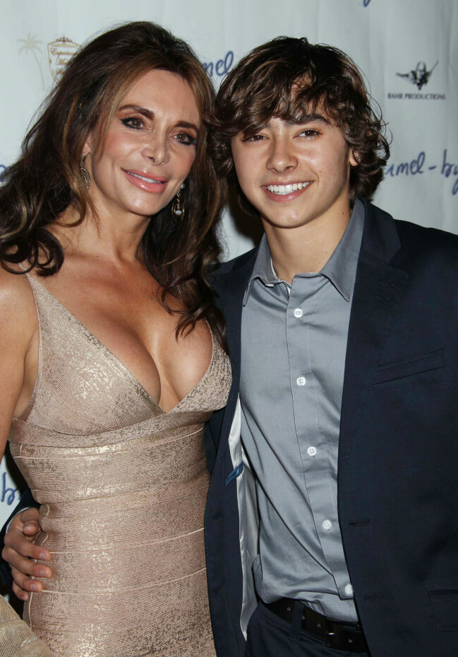Jansen Panettiere med mamma Lesley Vogel på en filmpremiär år 2011. Jansen Paniettiere och mamma Lesley Vogel