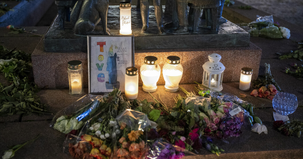 I Vetlanda har man tänt ljus för 21-åriga Tove. Ljus tända för Tove.