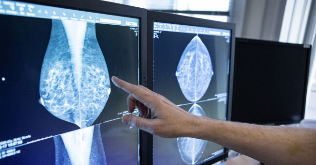 För att följa upp görs bland annat cellprover i livmodern och mammografi där brösten röntgas. Mammografi.